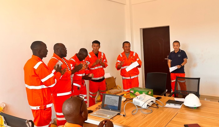 我的“一带一路”故事丨在几内亚大显身手的山东港口人：和当地员工交往真诚是“必杀技”(图3)