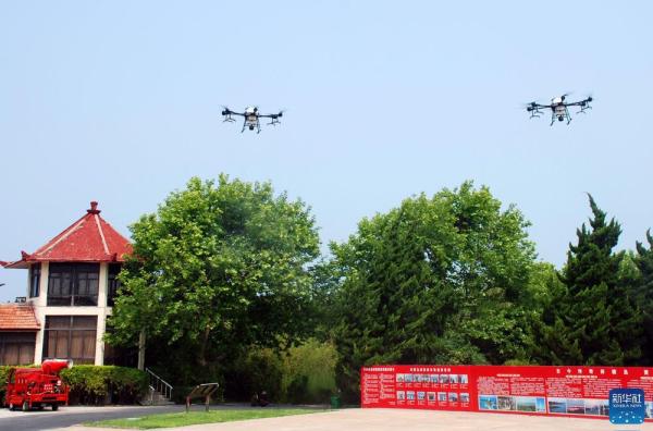 青岛使用无人机进行野外蚊蝇灭杀(图1)