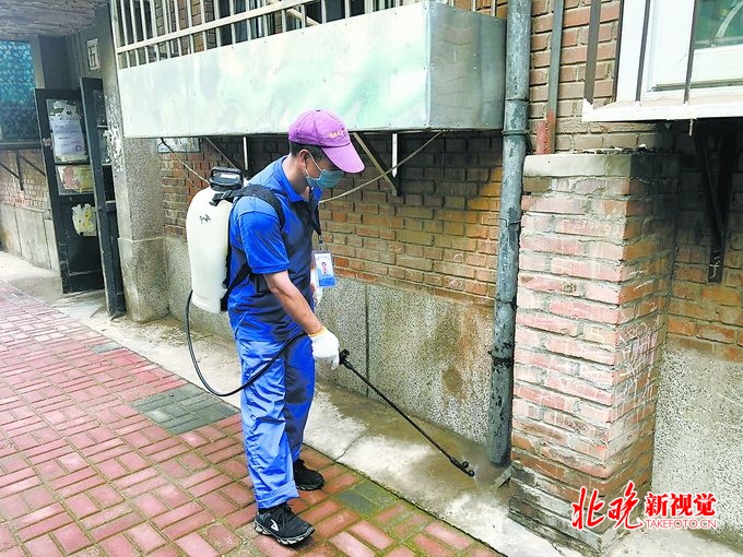 北京公益灭蚊活动走进和平里街道防制蚊虫注意别存水北晚新视觉(图2)