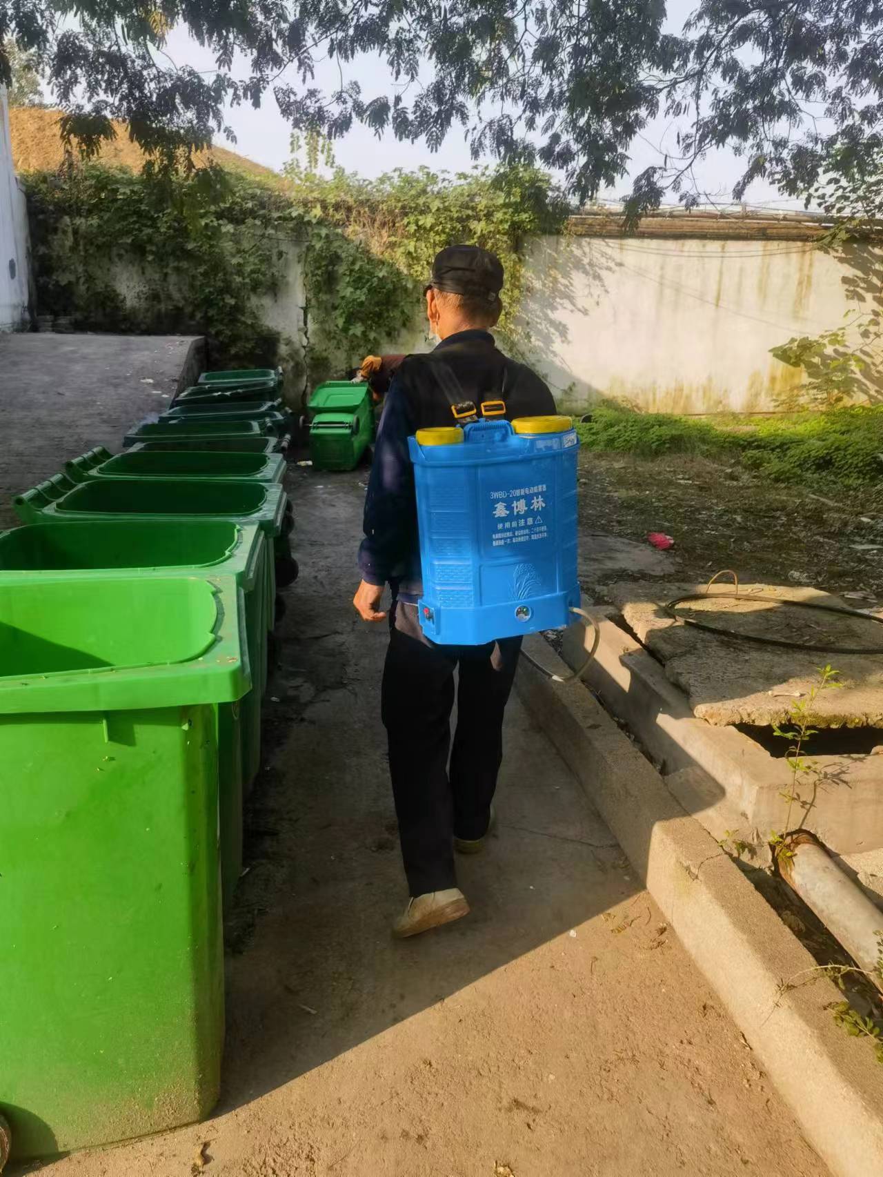 市第二人民医院：开展病媒生物防治工作(图1)