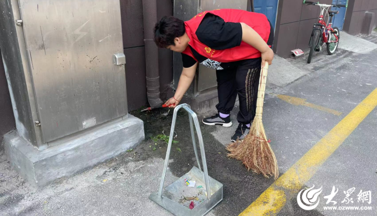 济宁高新区洸河街道西闸社区开展夏季蚊虫专项消杀行动(图1)