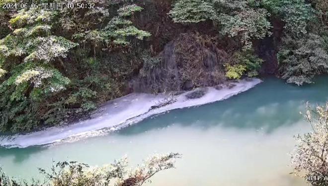 湖南张家界慈利县一河流“漂着粪水”？当地：已介入调查(图2)