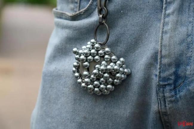 福寿螺在成都遇到天敌了弹弓高手精准灭螺引热议(图2)