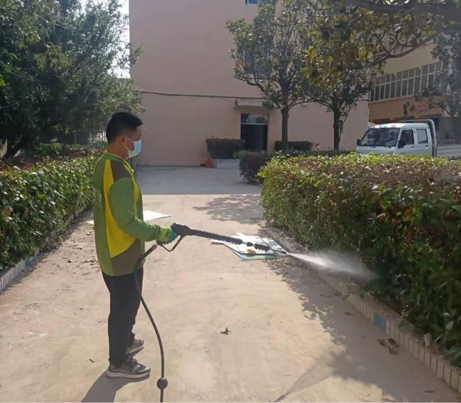 漯河市源汇区柳江幼儿园：全面消杀为爱护航(图2)