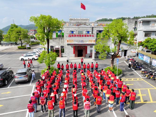 一把“小扫帚”扮靓美丽乡村“好颜值”！“乡村月扫”专项行动启动！(图1)