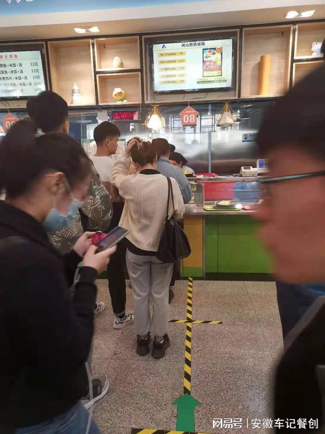 牛伯叔铁锅炖餐饮店营收增长策略：多元化营收渠道的探索(图1)