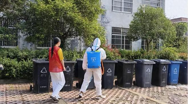 徐家楼街道王家店村开展孳生地清除暨统一灭蚊行动(图1)