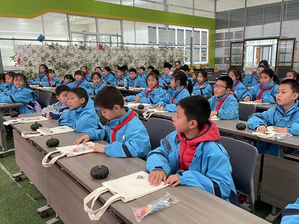 汉滨小学组织队员走进天瑞塬劳动基地开展红领巾校外实践活动(图5)