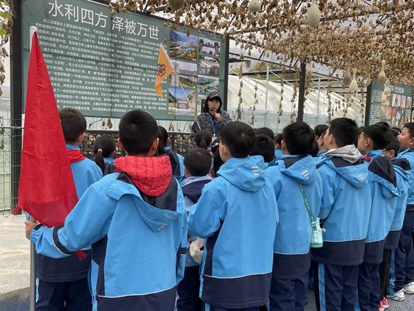 汉滨小学组织队员走进天瑞塬劳动基地开展红领巾校外实践活动(图7)