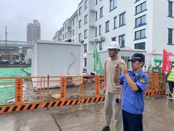国庆临近TA们开展节前市容环境专项整治行动(图7)