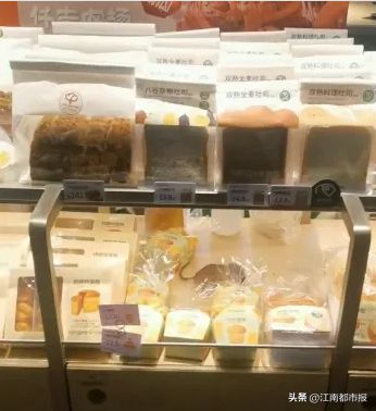 老鼠在柜台里爬！武汉涉事仟吉门店最新回应(图1)