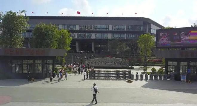 家长反映食堂的卫生问题主管部门及时做出反应食堂被要求整改(图4)