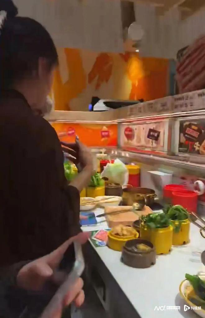 就餐时老鼠爬上餐桌餐饮品牌：全额退款！(图1)