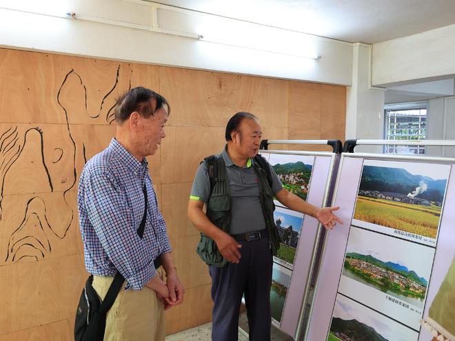 丘峰教授一行到梅州市乡野印象博物馆参观曾万水爷孙仨摄影展(图13)