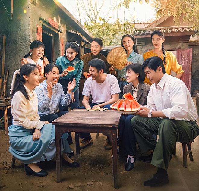 《小巷人家》亏了！《六姊妹》老黄瓜刷绿漆生娃流水账在冲年冠(图1)