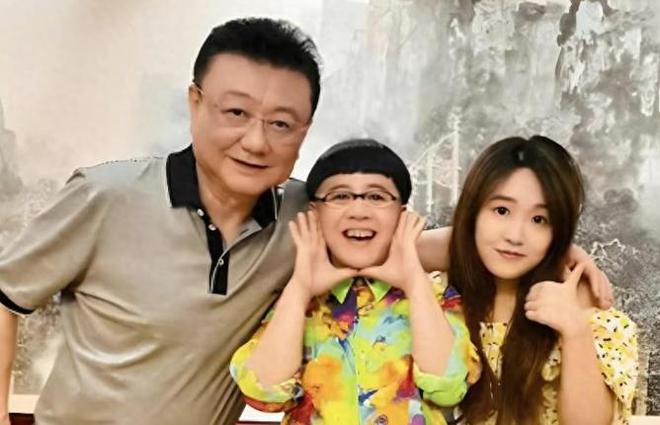 57岁金龟子亮相外孙宴亲家高大还超年轻网友：这对比太震撼(图3)