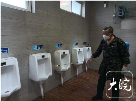 黄庄街道红旗社区开展夏季蚊虫专项消杀行动(图2)