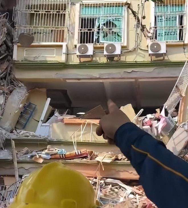 缅甸一公寓充满腐臭味被埋数百华人伤亡惨重目前仅有3人获救(图36)