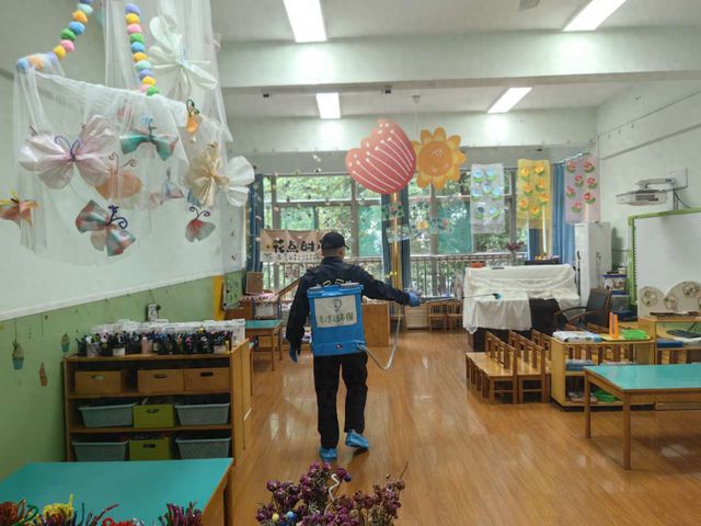 合肥市长江路幼儿园教育集团总园：全面消杀迎返园“爱国卫生”护健康(图1)