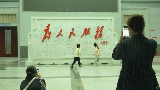 荣昌真的接住了“泼天流量”：五一首日游客总数破35万政府大楼都成了打卡点(图3)