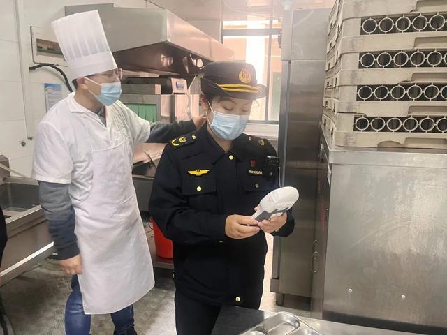 护航开学季守护“第一餐”(图2)