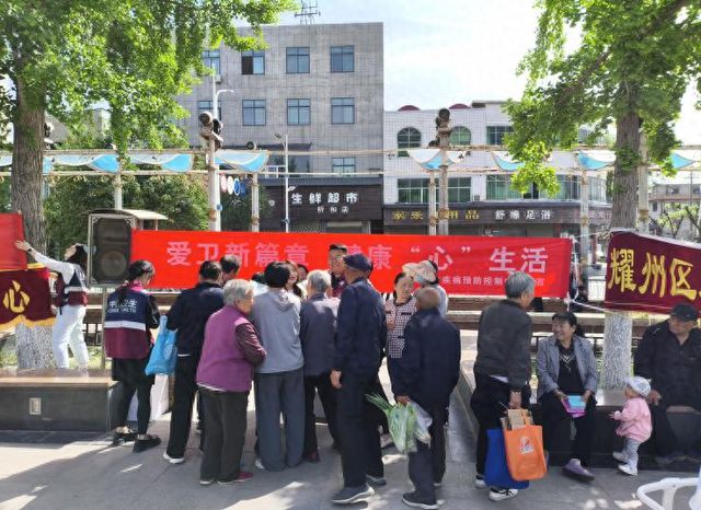 铜川市疾控中心开展全国爱卫月宣传活动(图1)
