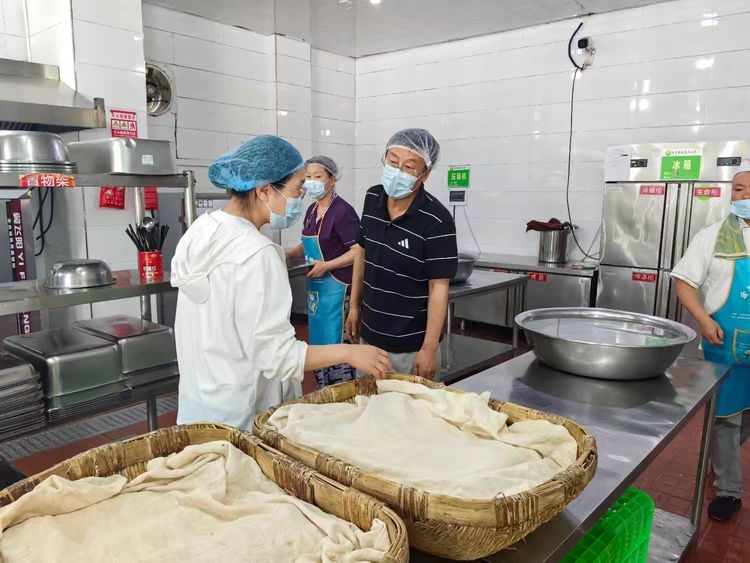 陕西西咸新区开展校园食品安全交叉检查(图2)