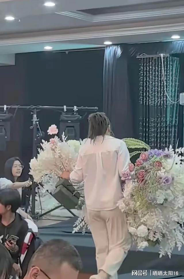 婚礼变闹剧！安康新人为何在仪式前15分钟拆台？(图1)