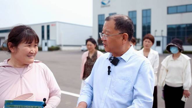 高温天水产养殖别“掉链”！直通车送来病害防治秘籍——山东省妇联巾帼科技助农兴农直通车走进济宁(图2)