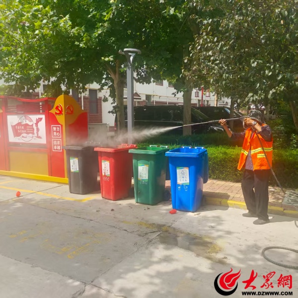 沾化区综合行政执法局：全面开展蚊蝇消杀筑牢健康卫生防线(图1)