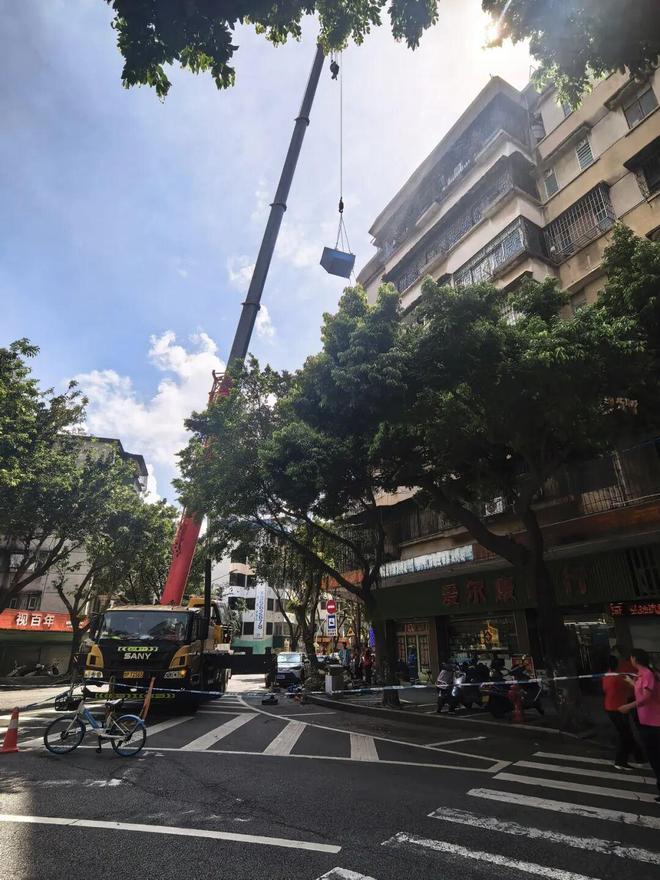 华园社区三维联动清理蚊虫孳生地让“干净、安全、宜居”成为社区常态(图1)