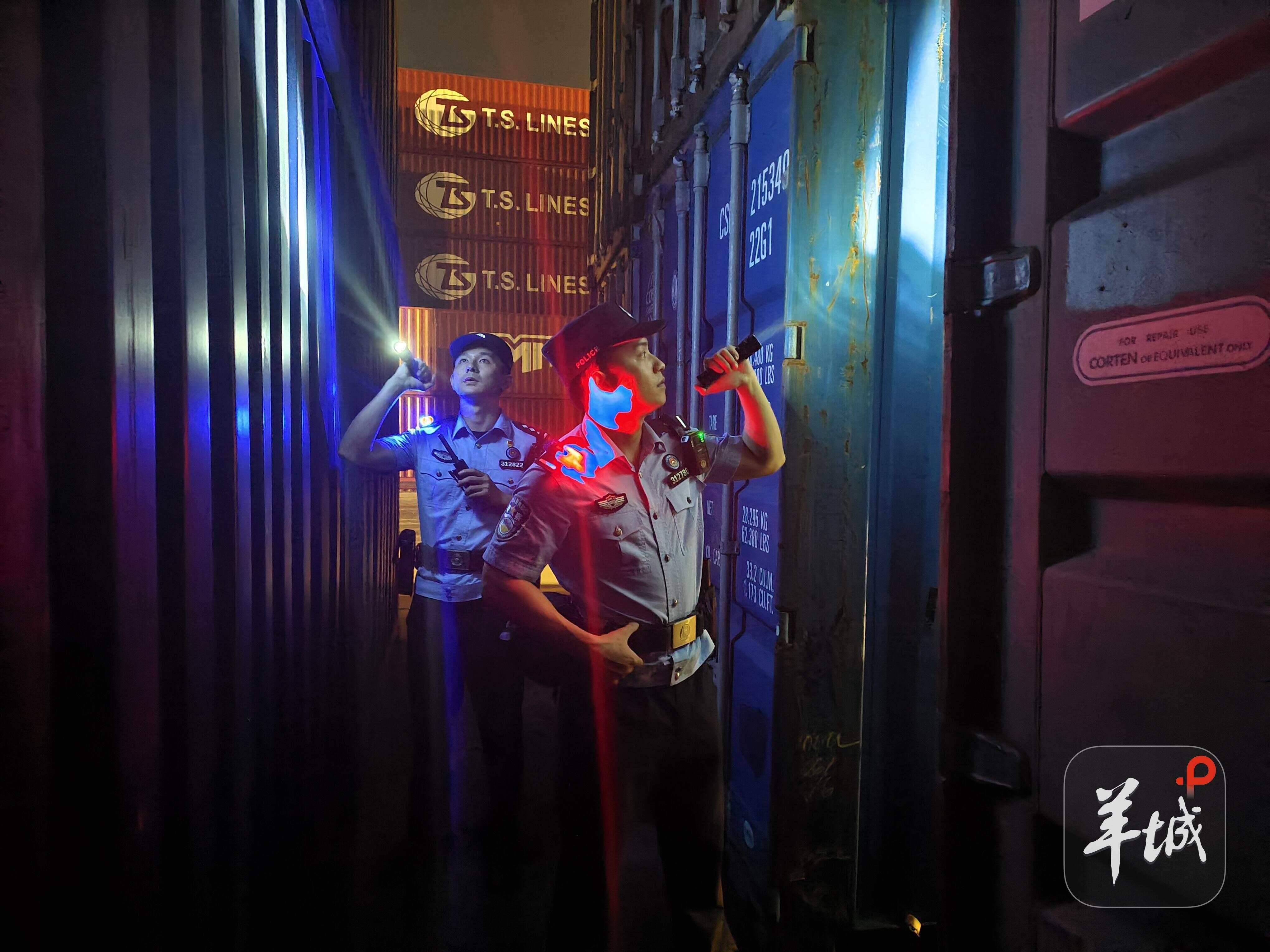 移民管理警察的中秋节：“国门蓝”护佑“团圆红”(图1)