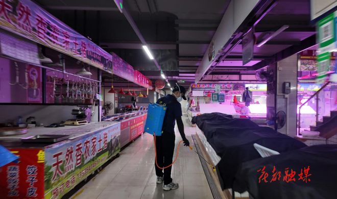 坚守！花城街锚定“两热”防反弹(图1)