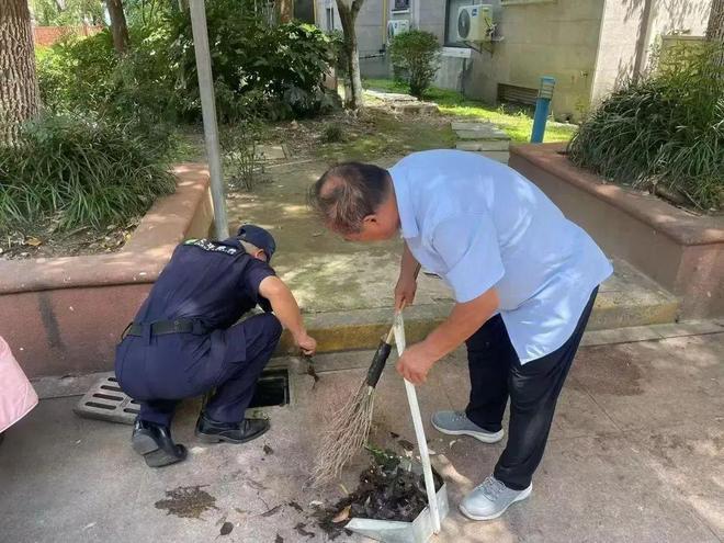 全面整治+全民动员+专业消杀TA们织密防蚊灭蚊“防护网”(图1)