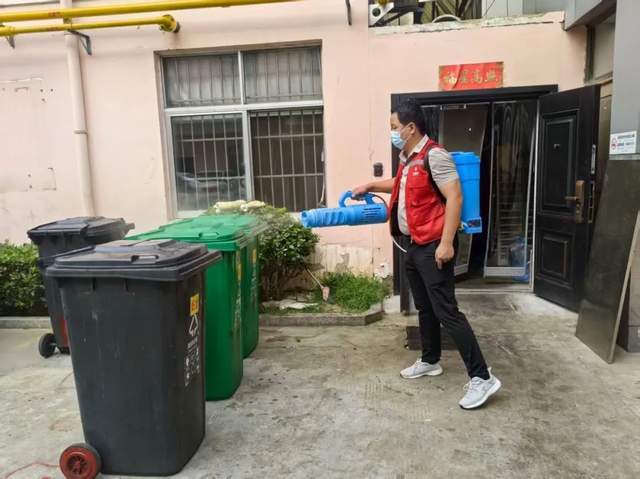 “防蚊灭蚊护健康”双重防护！“消杀+中药包”组合出击防蚊灭蚊(图1)