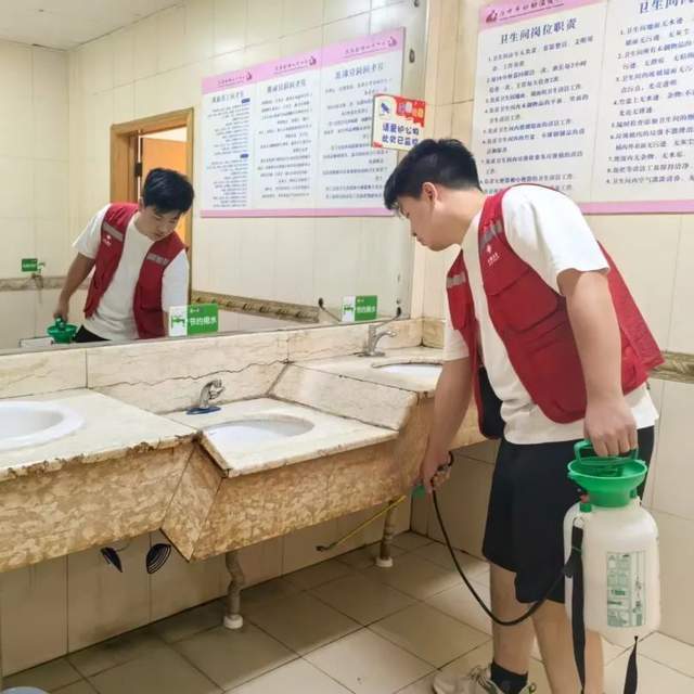 “防蚊灭蚊护健康”双重防护！“消杀+中药包”组合出击防蚊灭蚊(图2)