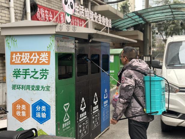 整洁祥和迎新年华成路社区开展“净环境迎新春”大扫除(图4)