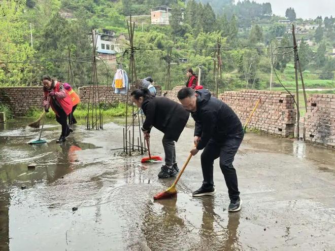 蓬安县金溪镇集中开展爱国卫生“大清理、大消杀、大整治”活动(图6)